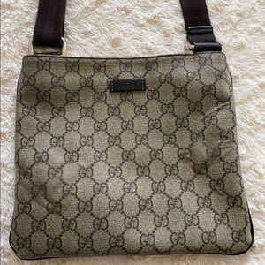 Gucci Supreme Crossbody Bag Authentic
